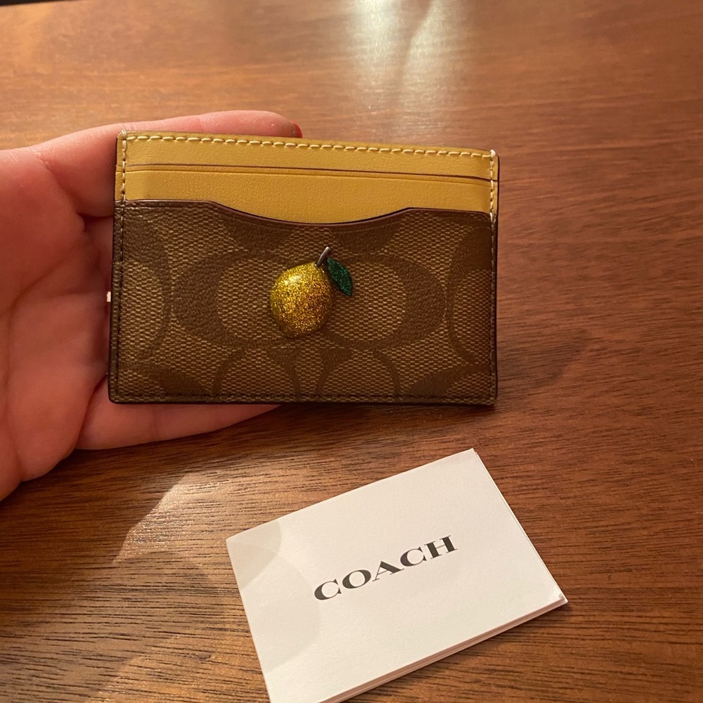 💯 Authentic Coach Lemon Wallet Id/credit Card Holder